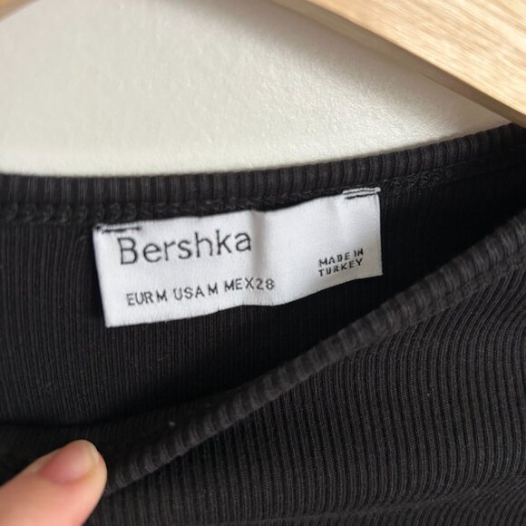 Bershka Black Cropped T-shirt Size Medium - Picture 2 of 3